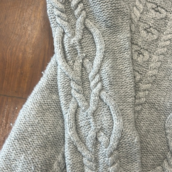 GAP Gray Crewneck Cable Knit Sweater - Picture 3 of 6